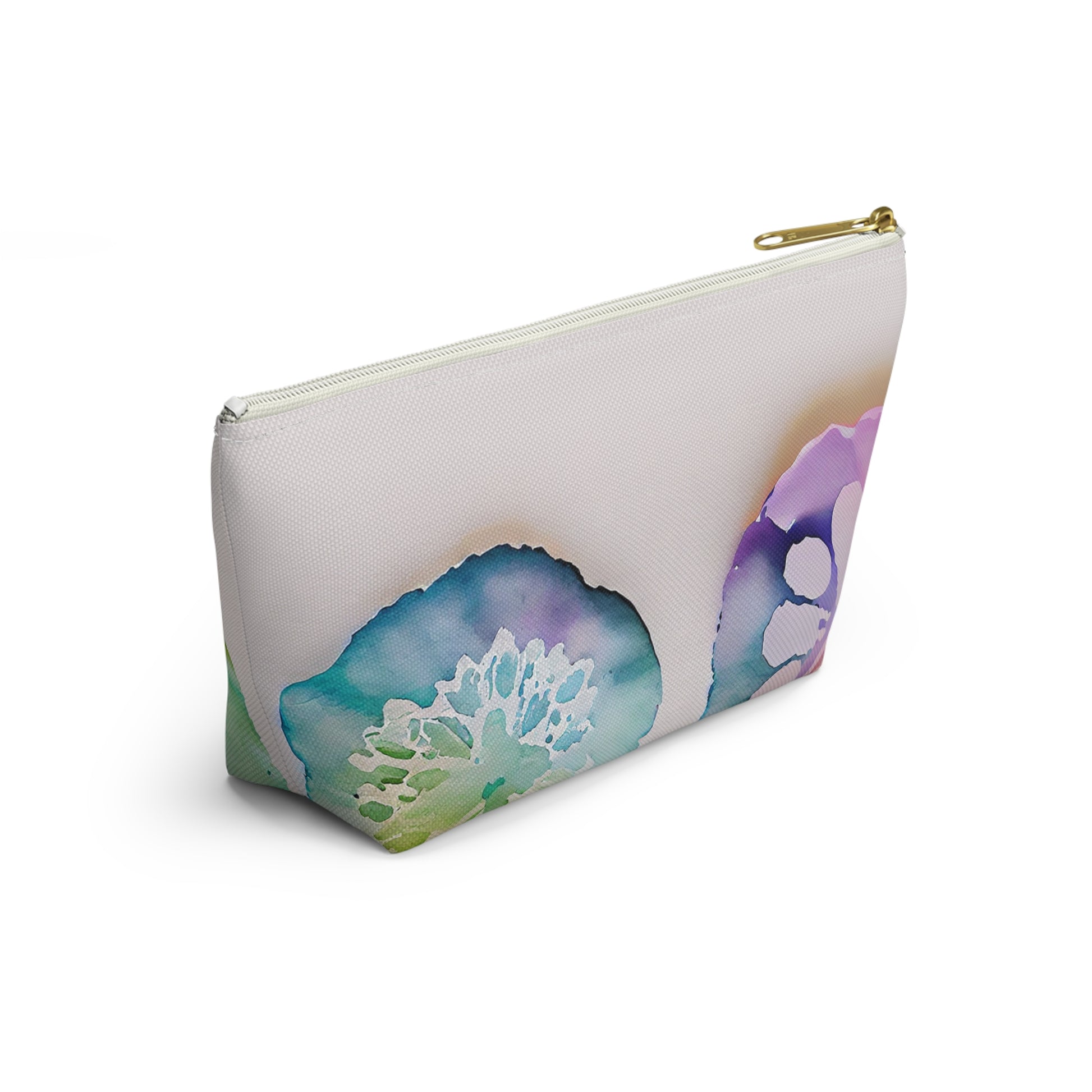 5f09e62c-pouch