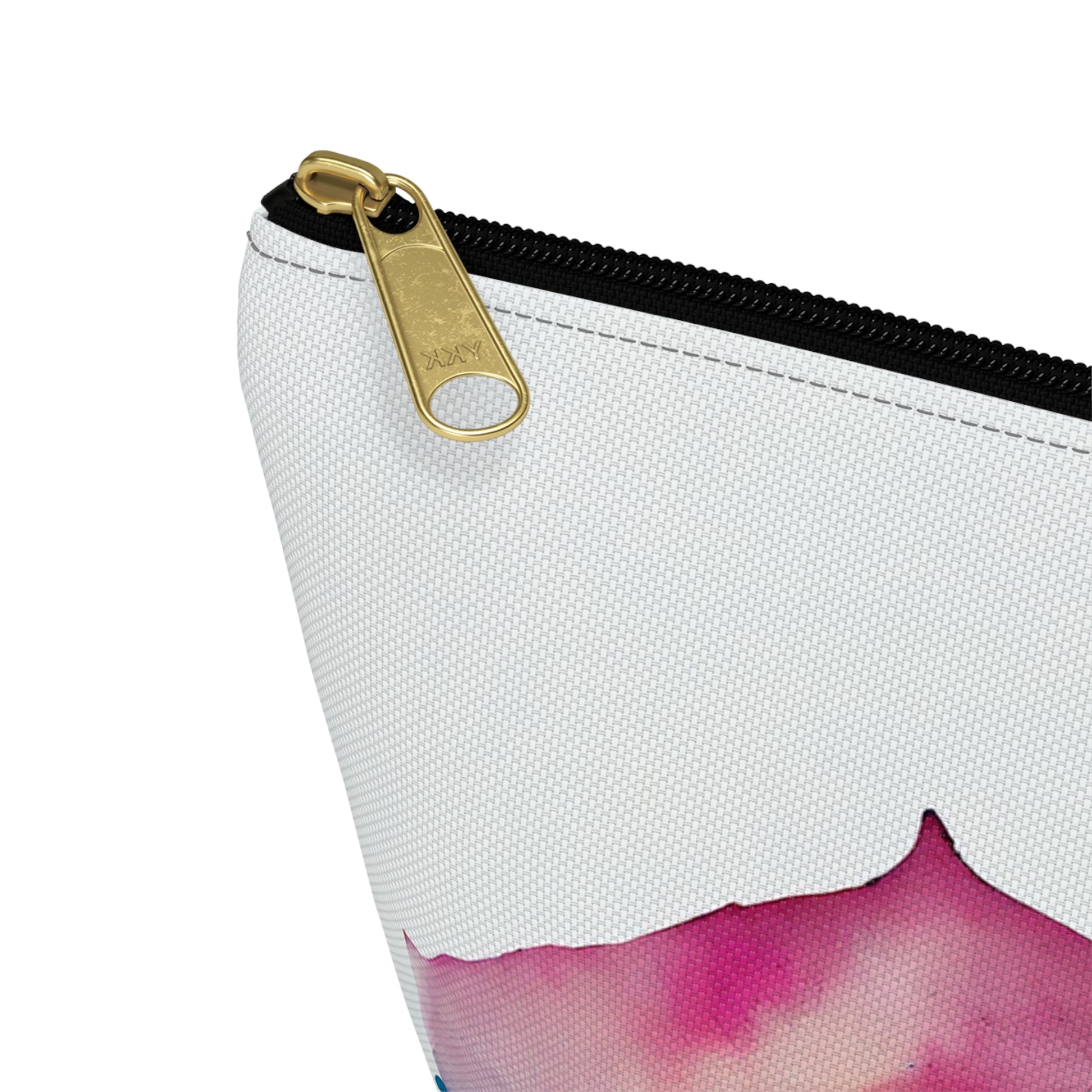 59bf8400-pouch