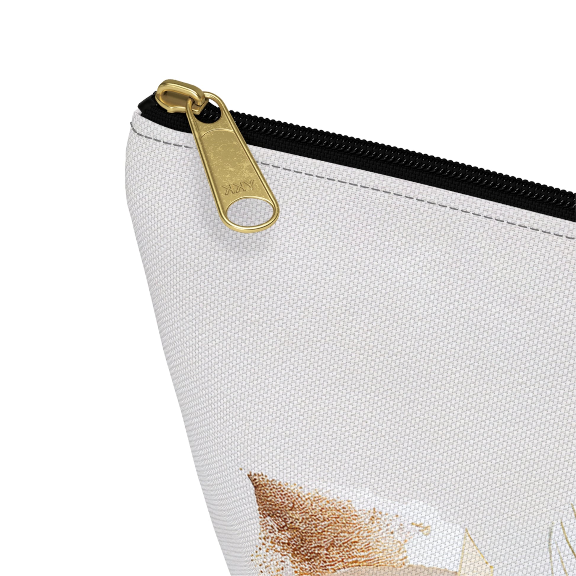 4df77845-pouch