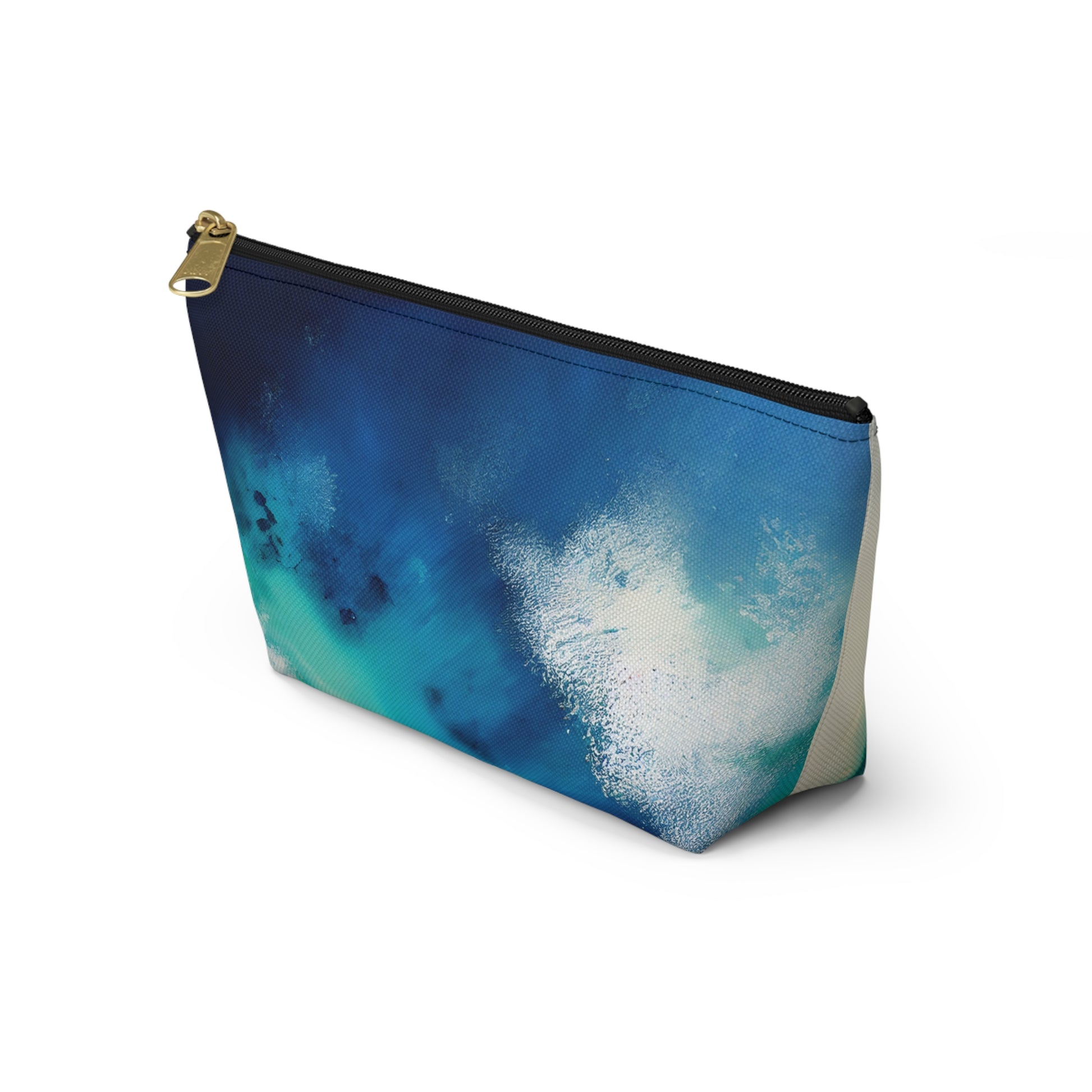 3e02f4a6-pouch